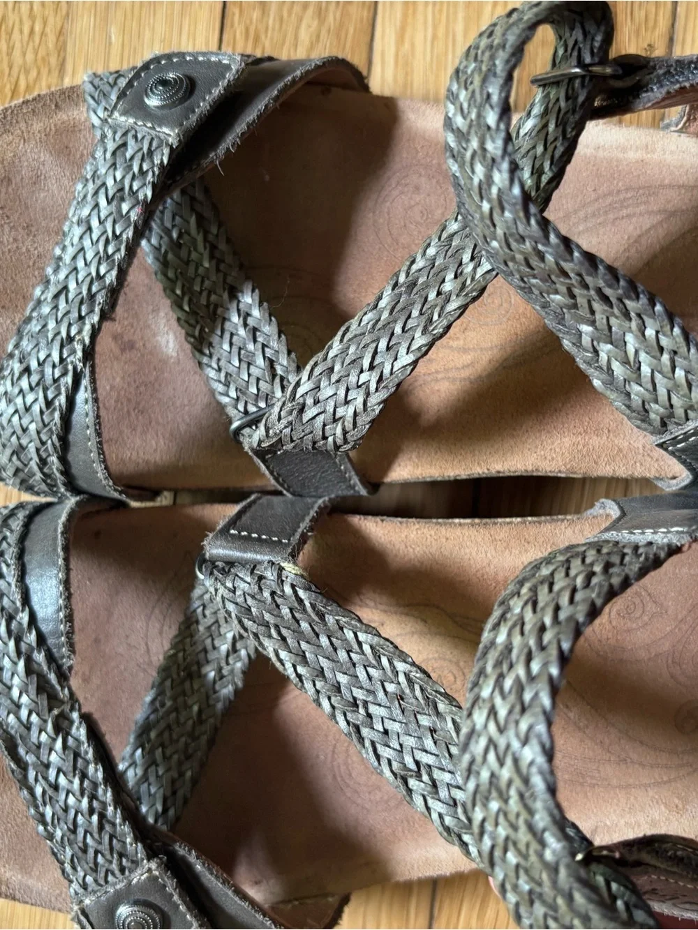 TAOS Trulie Womens Size 10-10.5 Sandals Strappy Gray Leather‎ Cork Wedge Comfort